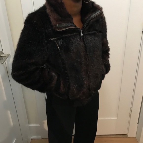Faux fur Guess bomber jacket - Picture 4 of 6